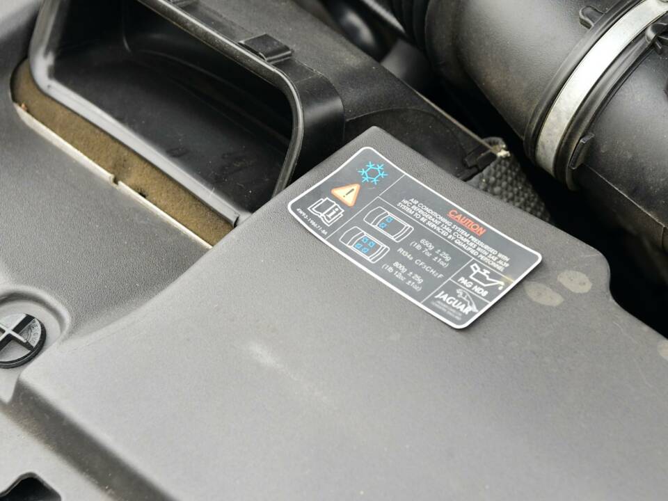 Image 36/50 of Jaguar XJ 8 4.2 (2008)