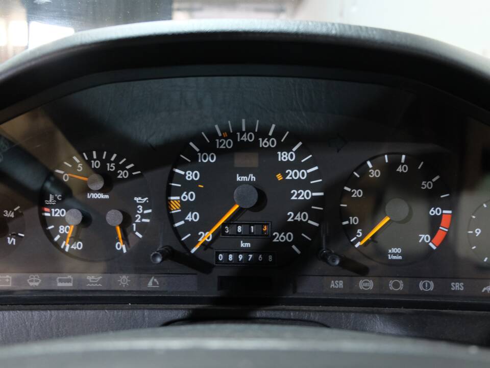 Image 7/26 of Mercedes-Benz 500 SL (1991)