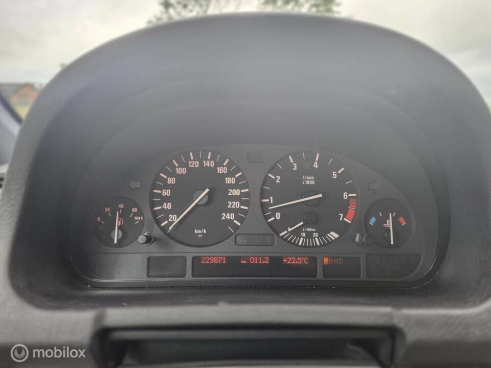 Bild 21/46 von BMW X5 3.0i (2003)