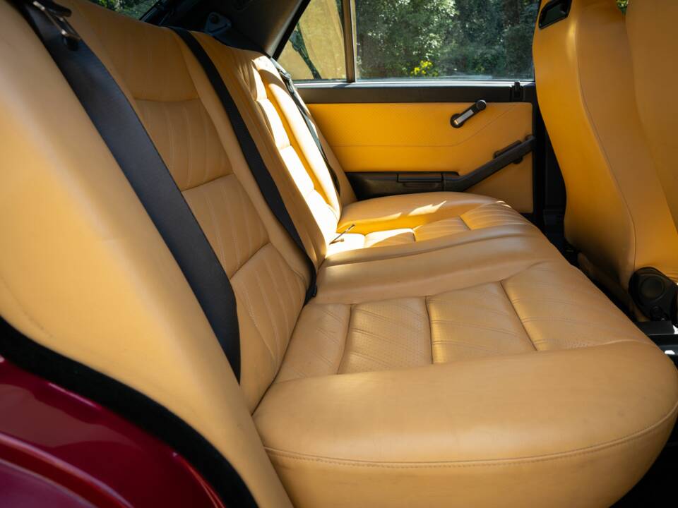 Image 27/63 of Lancia Delta HF Integrale Evoluzione II (1994)