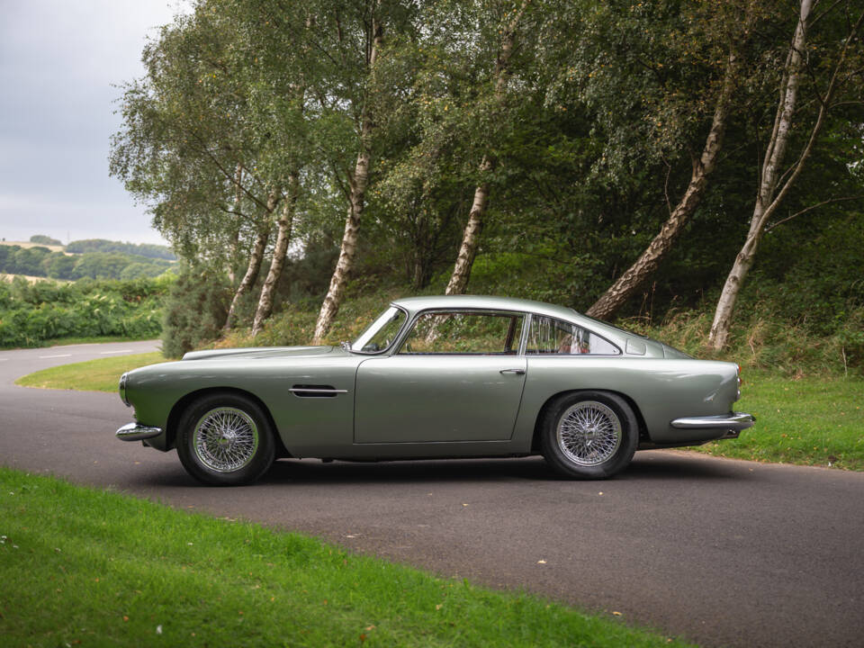 Image 31/64 de Aston Martin DB 4 (1961)