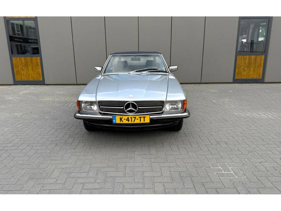 Image 5/18 de Mercedes-Benz 380 SL (1982)