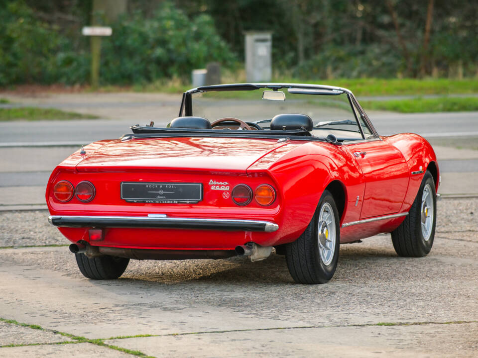 Image 16/39 of FIAT Dino 2400 Spider (1970)