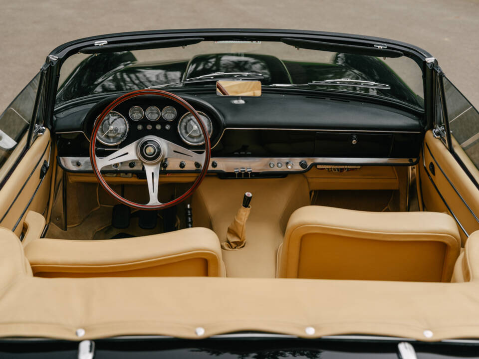 Bild 12/50 von Maserati 3500 GTI Spyder Vignale (1963)