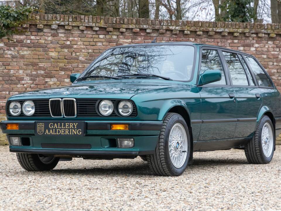Image 1/50 of BMW 316i Touring (1993)