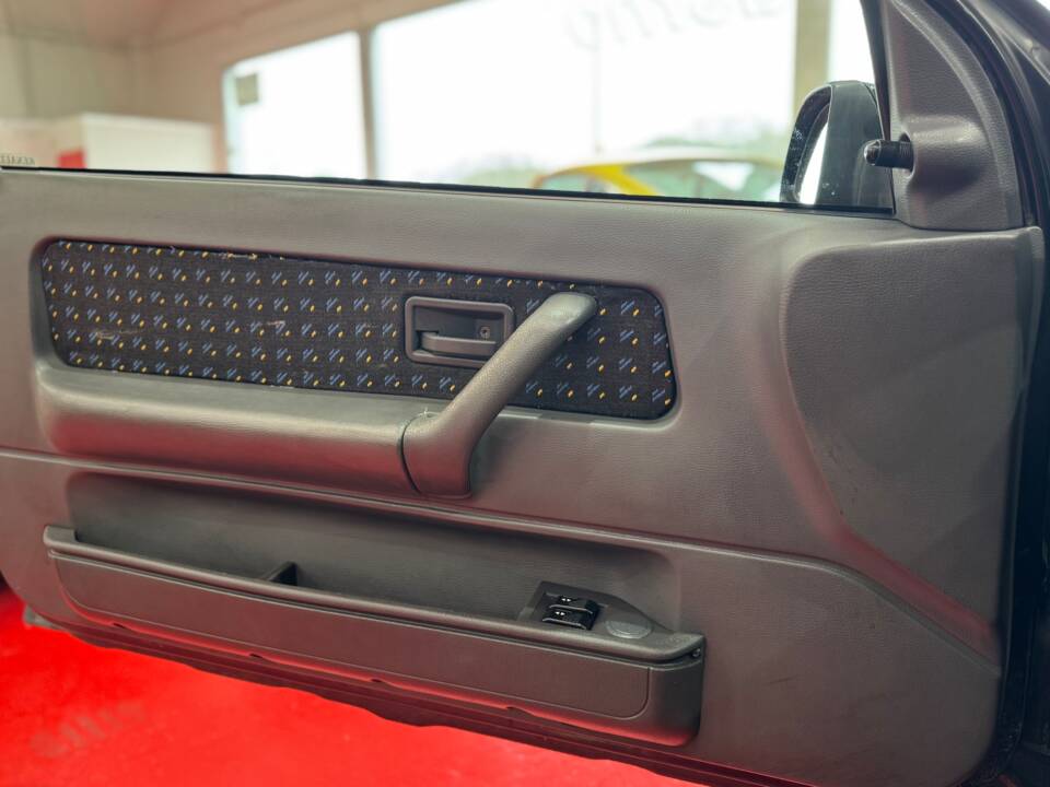 Immagine 20/23 di Renault Clio I 1.8 16V (1991)