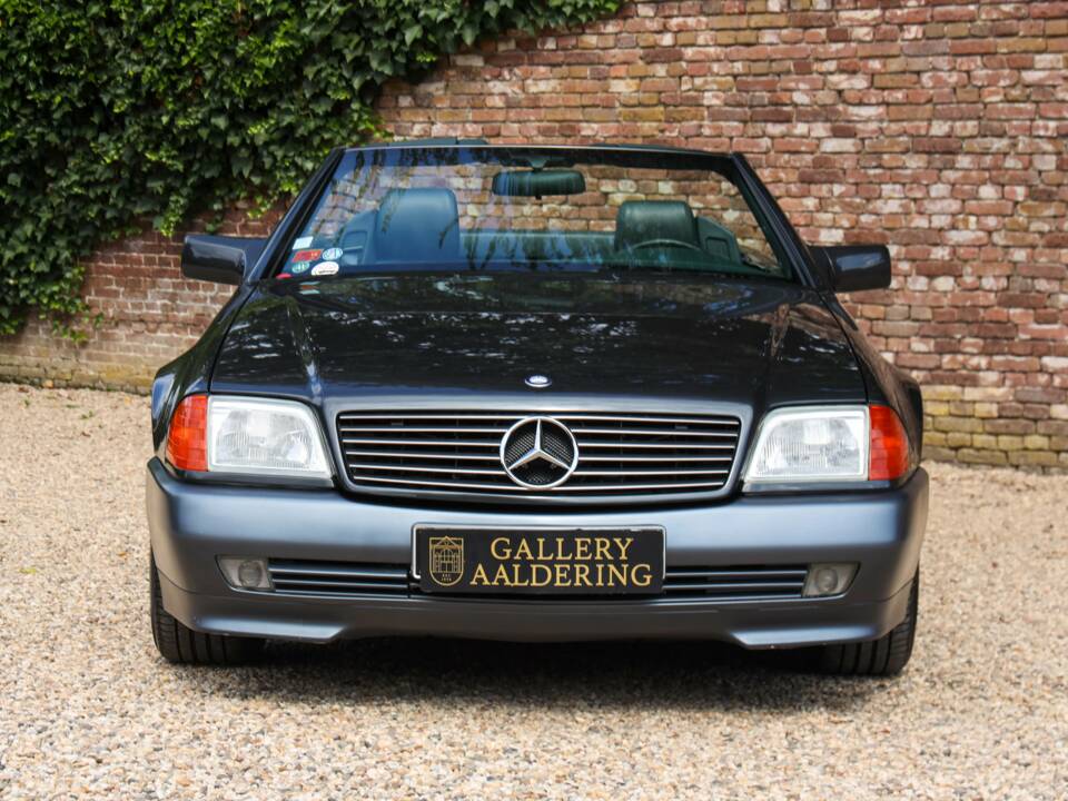 Image 24/50 of Mercedes-Benz 500 SL (1992)