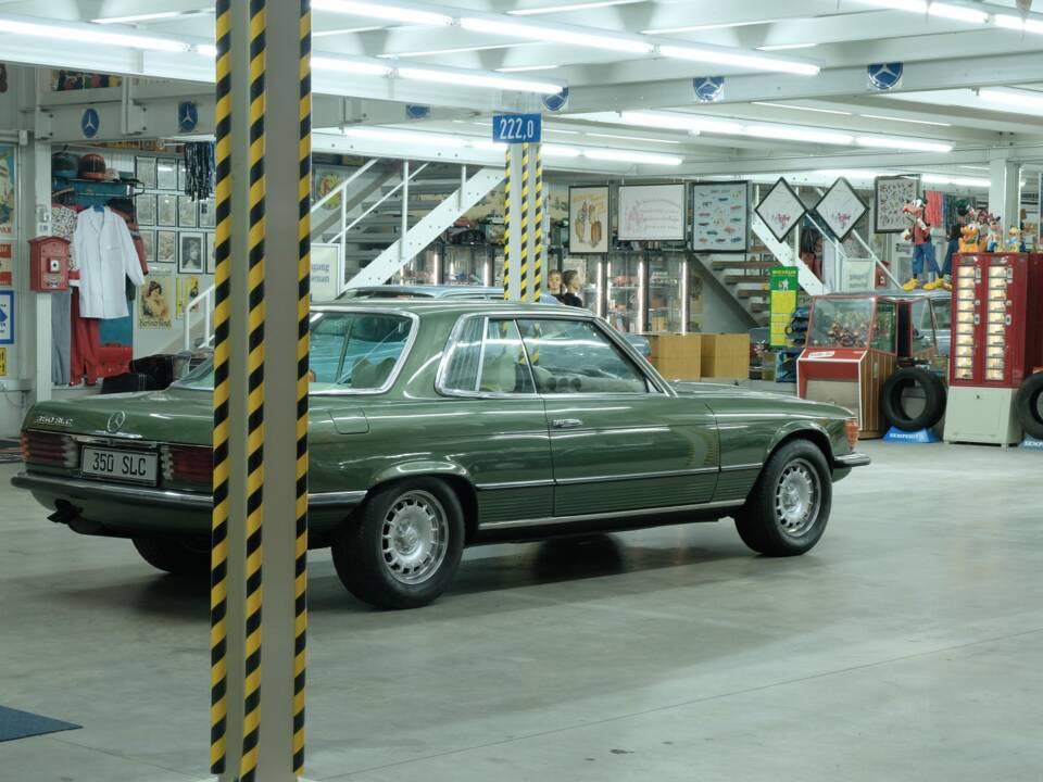 Image 12/50 de Mercedes-Benz 350 SLC (1973)