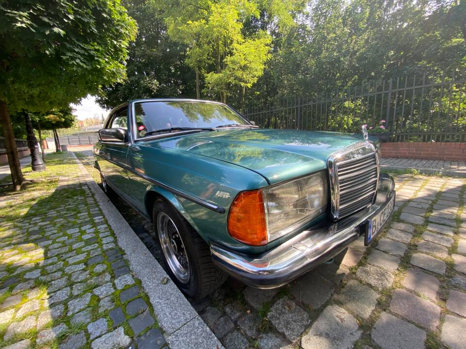 Image 5/66 of Mercedes-Benz 230 CE (1981)