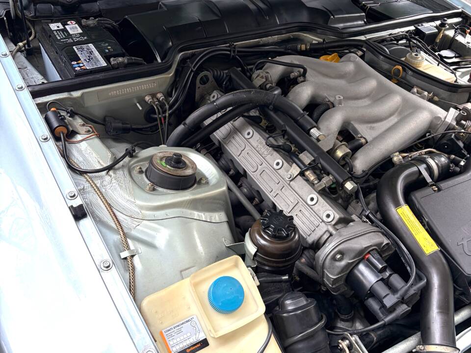 Image 73/98 of Porsche 944 Turbo S (1988)