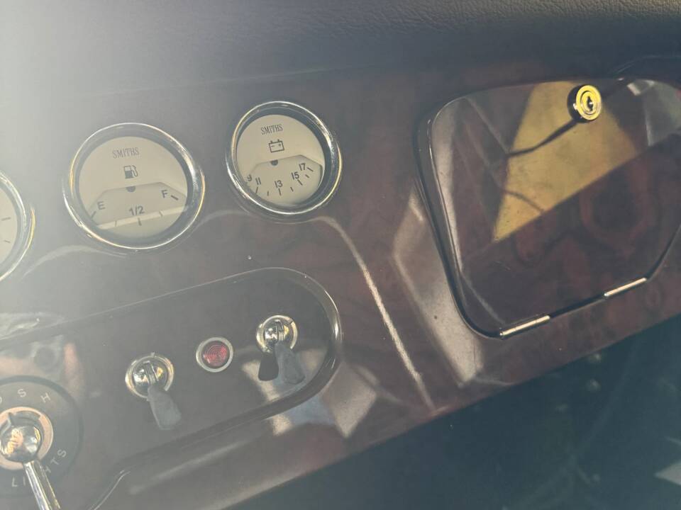 Image 12/14 of Morgan Plus 8 (2003)