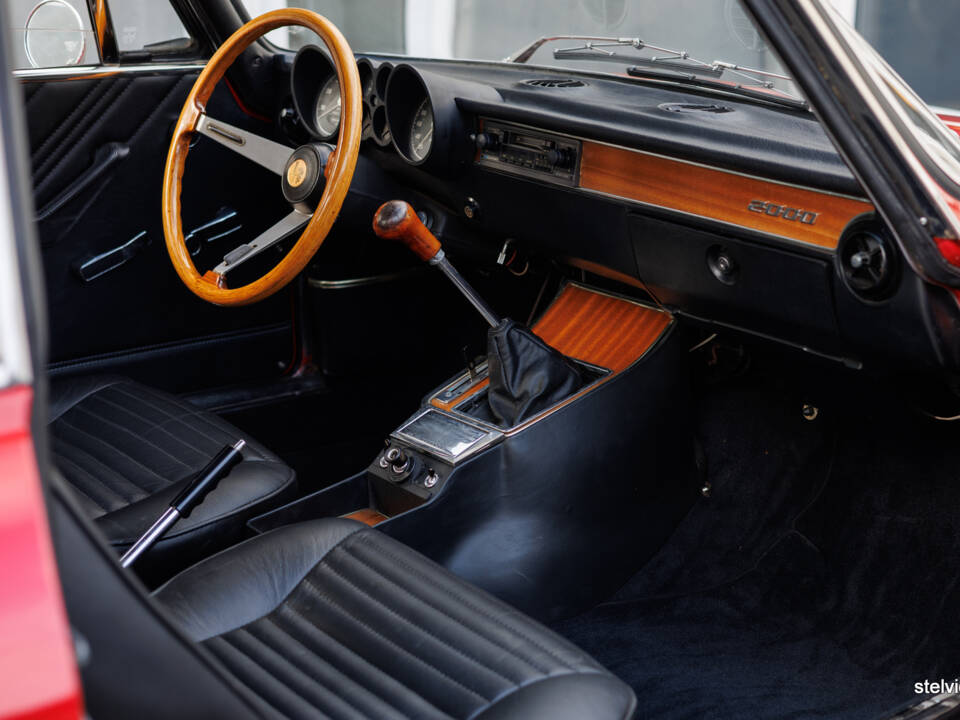 Image 30/43 of Alfa Romeo 2000 GT Veloce (1972)