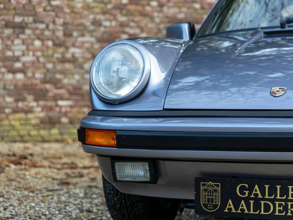 Immagine 22/50 di Porsche 911 Carrera 3.2 "25 years 911" (1988)