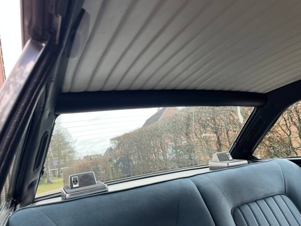 Bild 25/60 von Peugeot 504 V6 Coupe (1975)