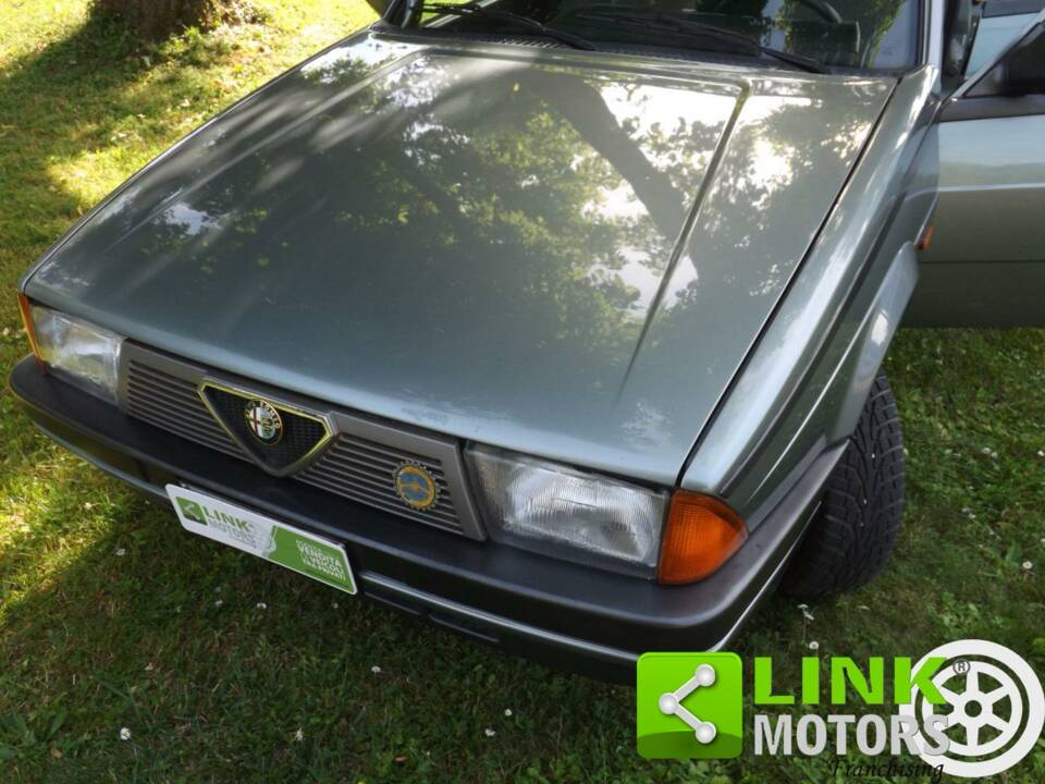 Image 8/10 of Alfa Romeo 75 1.8 Turbo (1986)