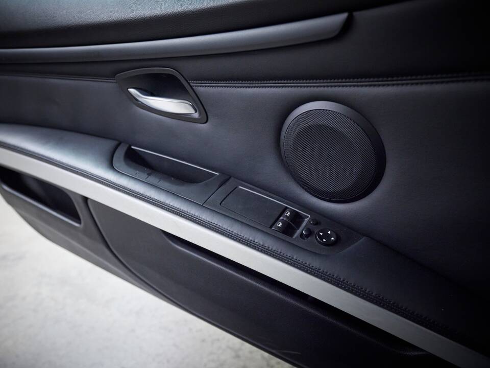 Image 58/100 of BMW M3 (2006)