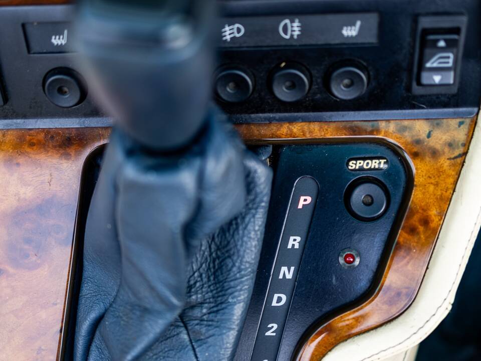 Image 50/50 of Aston Martin Virage Volante (1997)