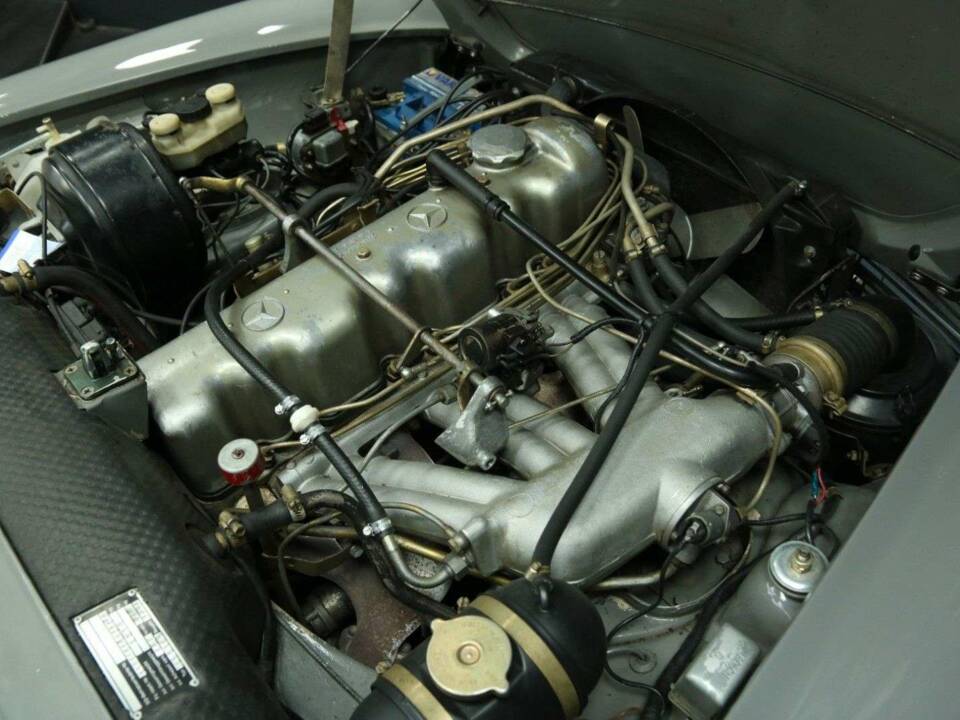 Immagine 46/50 di Mercedes-Benz 250 SL (1968)