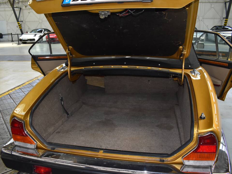 Image 41/47 of Daimler Sovereign 4.2 (1982)