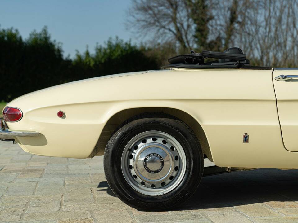 Image 34/50 of Alfa Romeo 1750 Spider Veloce (1969)