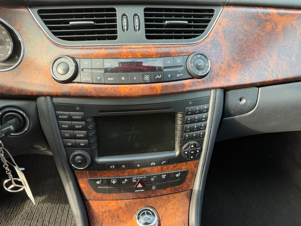 Bild 34/51 von Mercedes-Benz CLS 350 (2005)