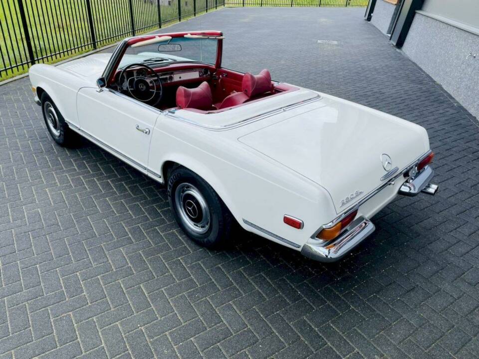 Immagine 10/36 di Mercedes-Benz 280 SL (1970)