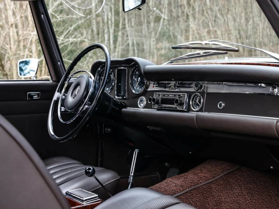 Image 17/21 de Mercedes-Benz 280 SL (1969)