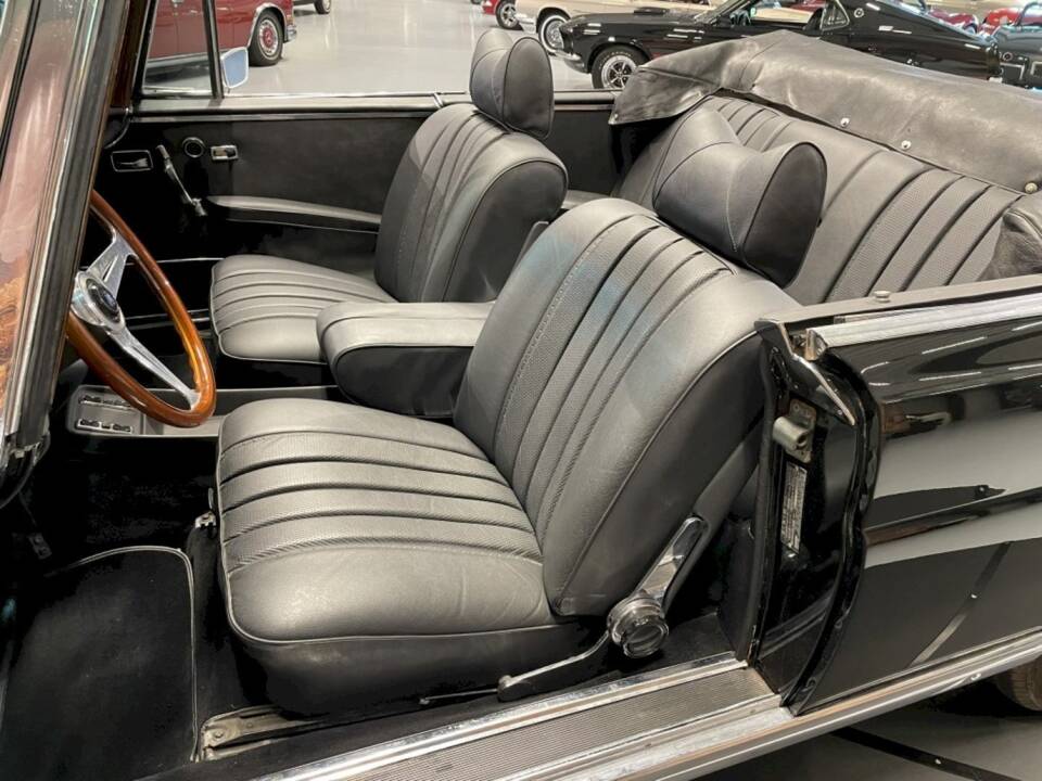 Image 26/37 of Mercedes-Benz 280 SE (1970)