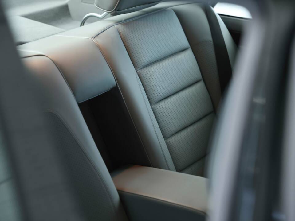 Bild 28/50 von Mercedes-Benz 500 E (1993)
