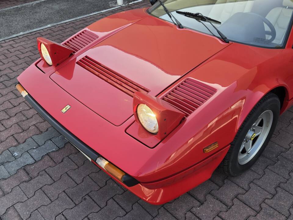 Image 35/95 of Ferrari 308 GTBi Quattrovalvole (1984)