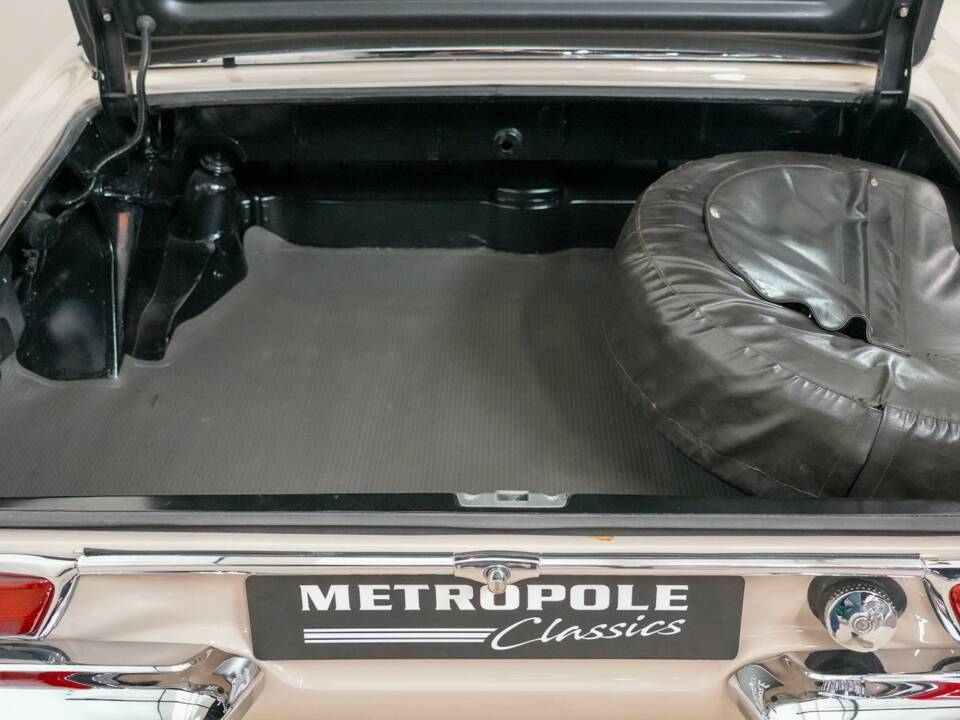 Image 17/24 of Mercedes-Benz 280 SL (1970)