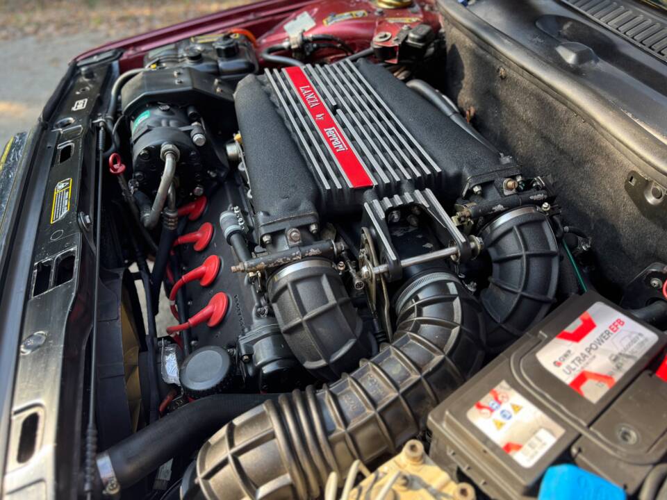 Bild 51/55 von Lancia Thema 8.32 (1991)