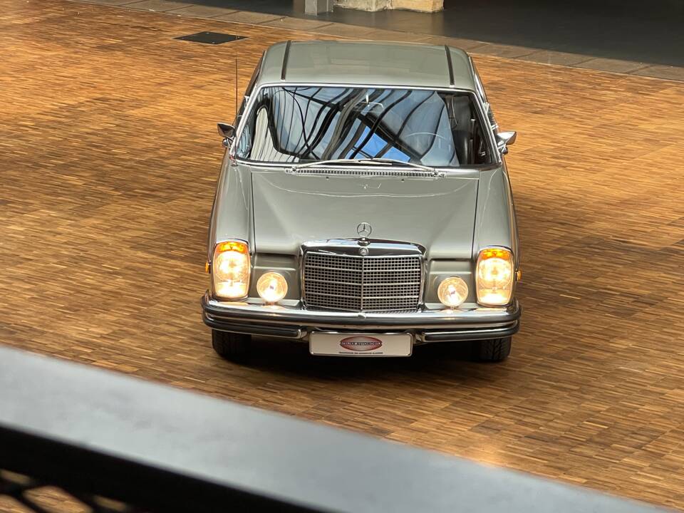 Image 4/41 de Mercedes-Benz 250 C (1970)