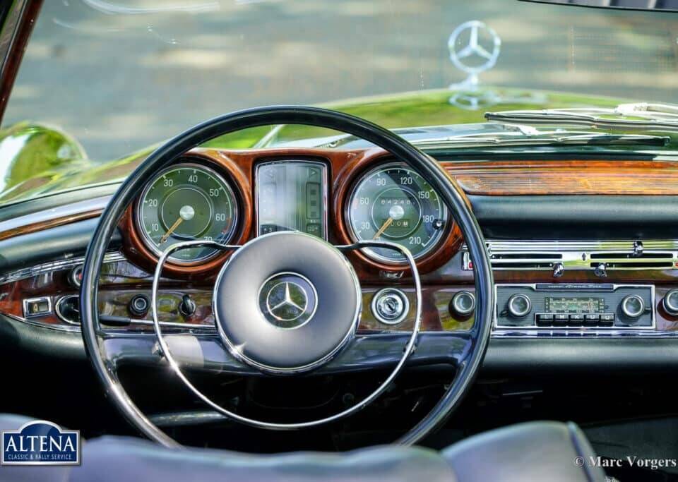 Image 23/52 de Mercedes-Benz 220 SE b (1963)