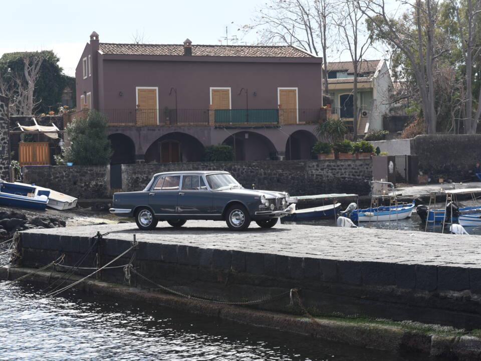 Immagine 9/19 di Alfa Romeo 2600 Berlina (1966)