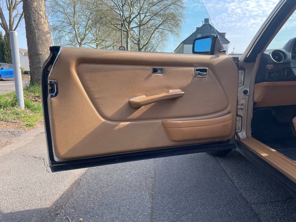 Image 16/20 de Mercedes-Benz 280 CE (1981)