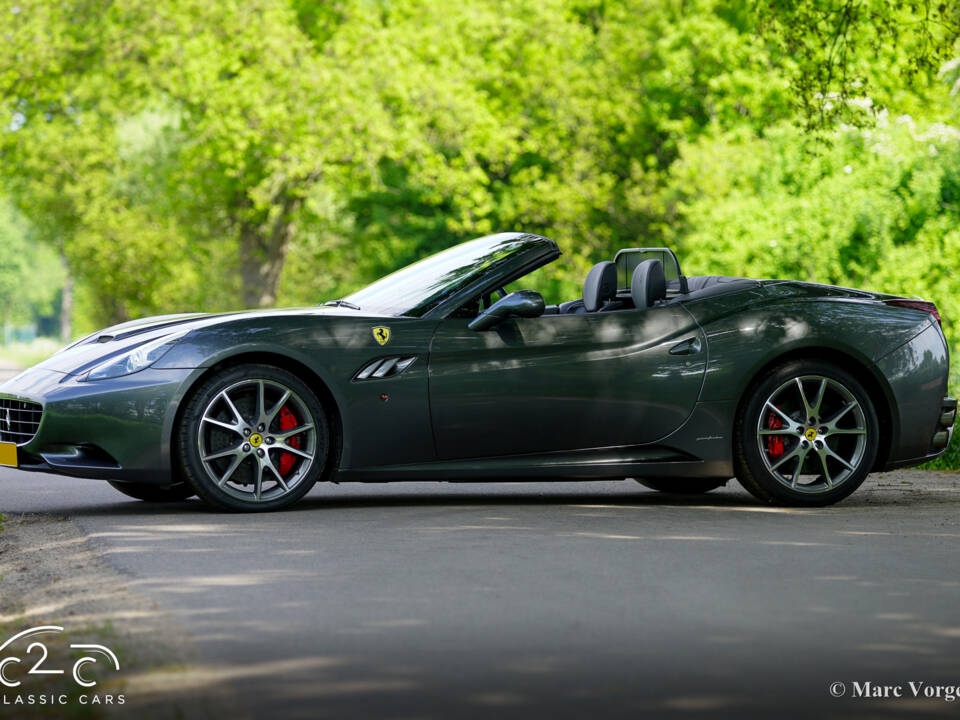 Image 60/85 de Ferrari California (2010)