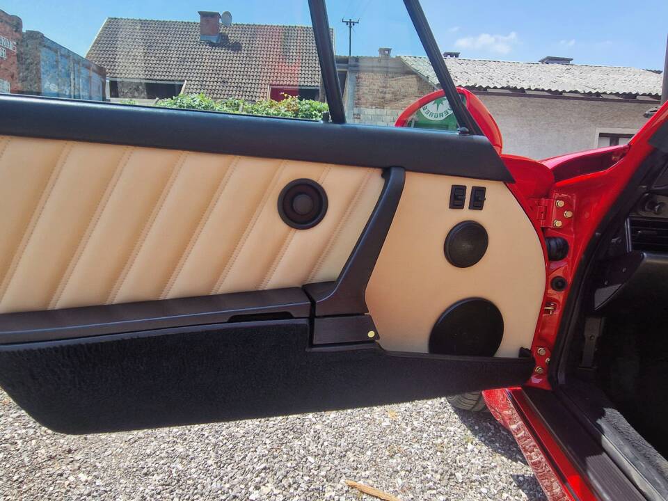 Image 19/30 of Porsche 911 Carrera 2 (1992)