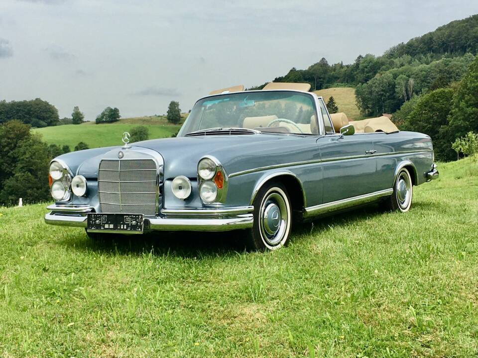 Image 1/8 of Mercedes-Benz 300 SE (1966)