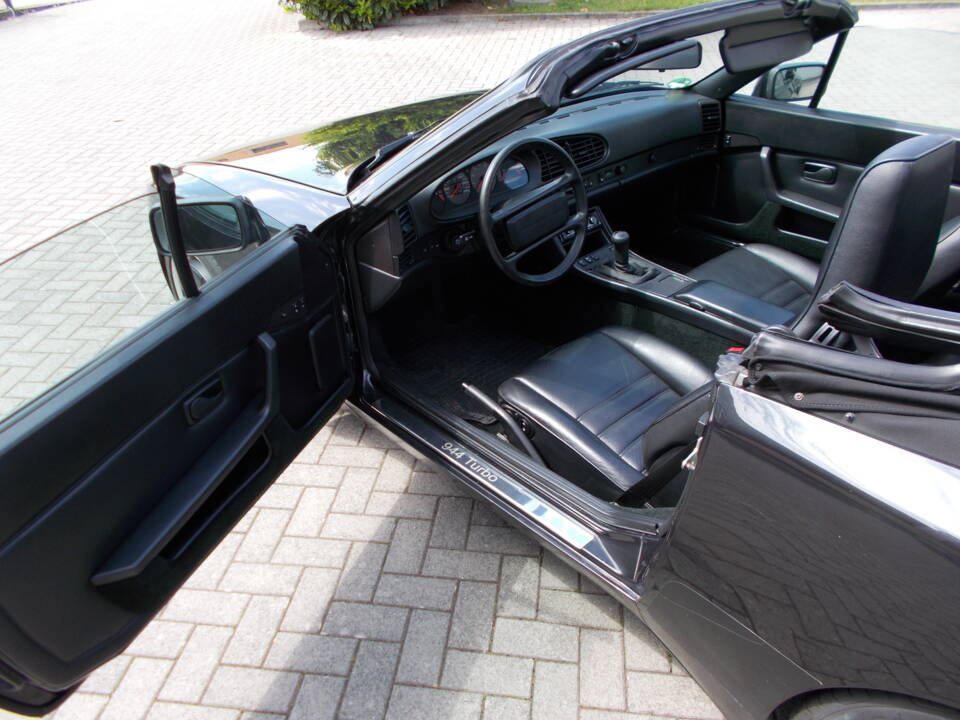 Image 10/12 de Porsche 944 Turbo (1992)