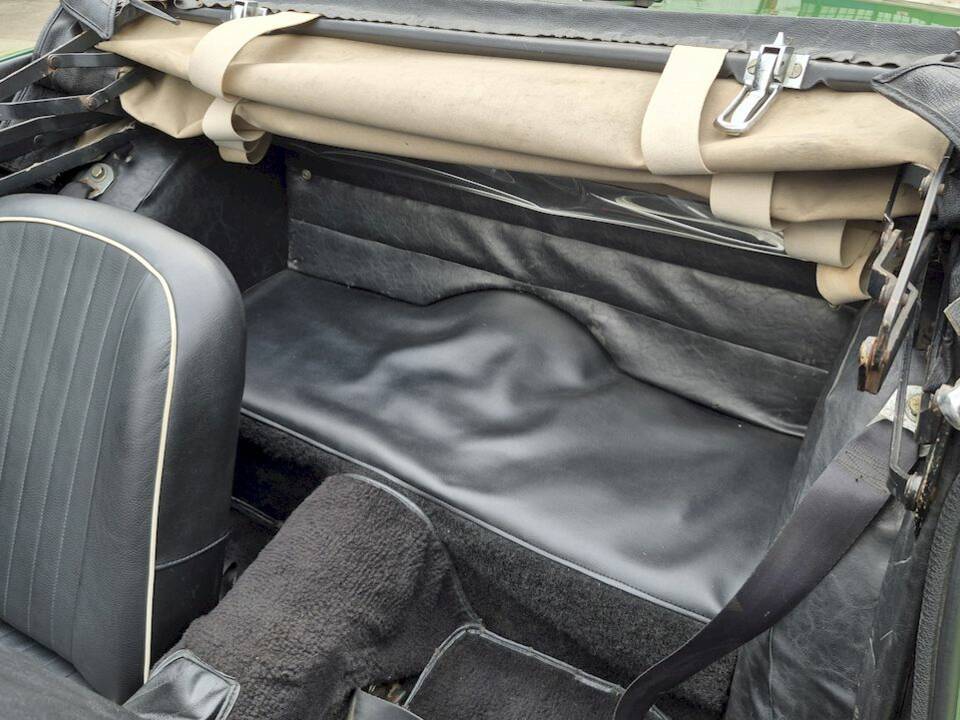 Image 27/66 of Triumph TR 4A IRS (1966)