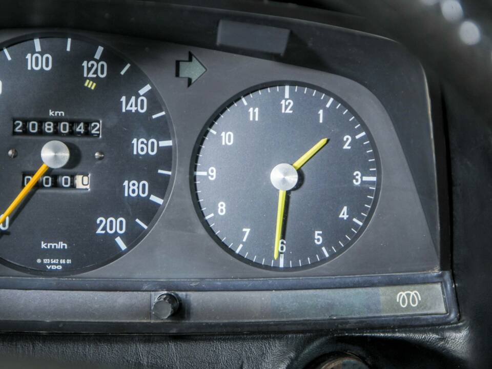 Bild 17/50 von Mercedes-Benz 300 TD Turbodiesel (1981)