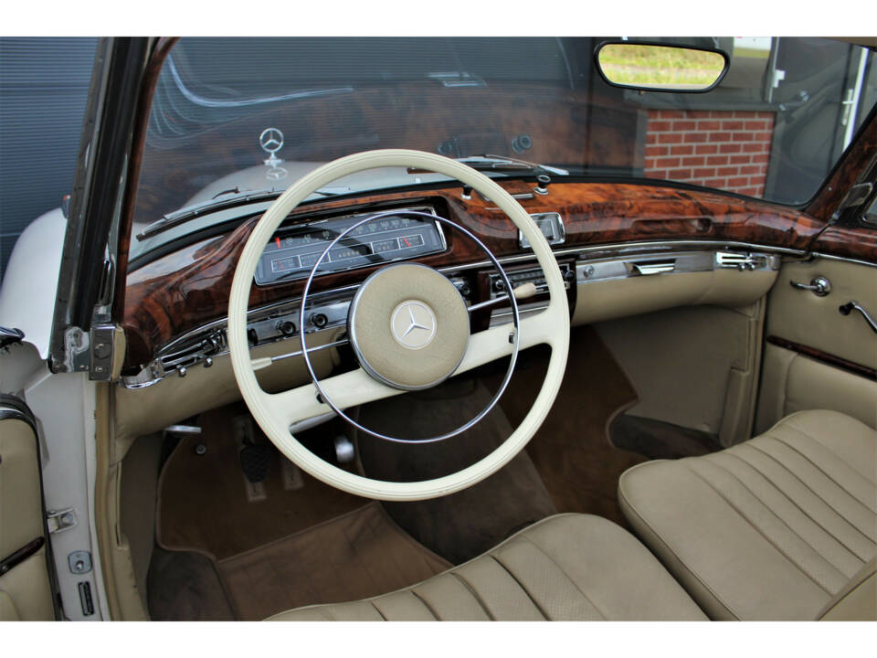 Image 5/35 of Mercedes-Benz 220 SE Cabriolet (1959)