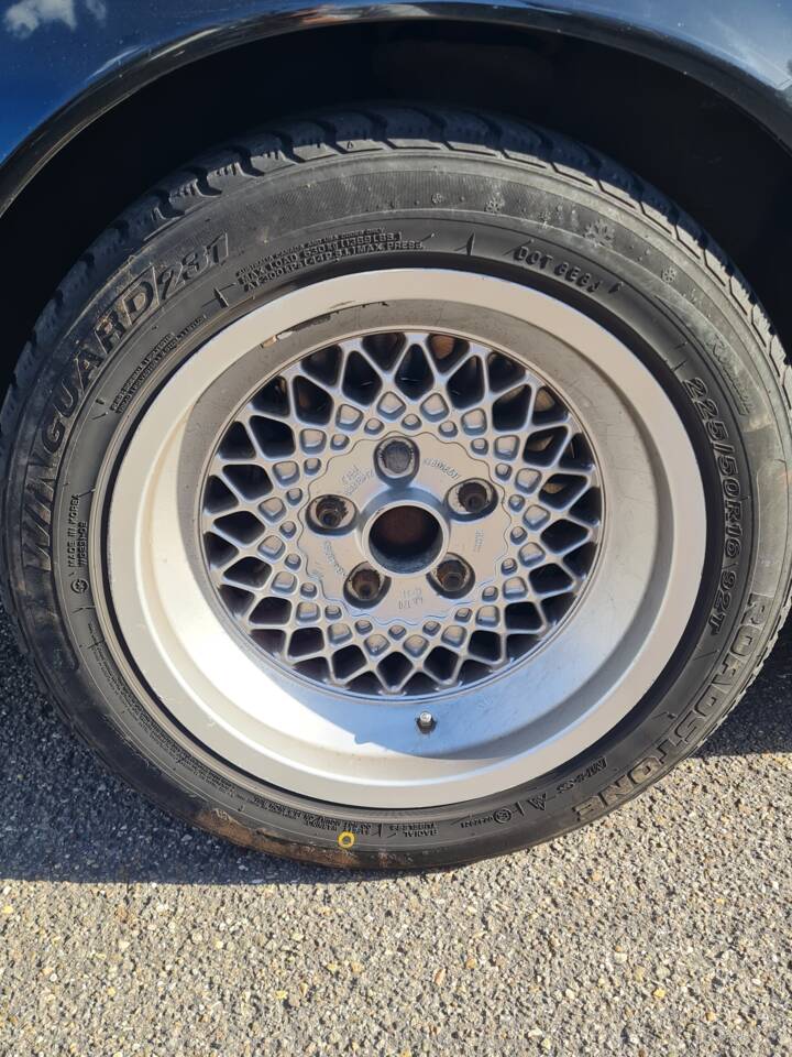 Image 6/11 of BMW M5 (1991)