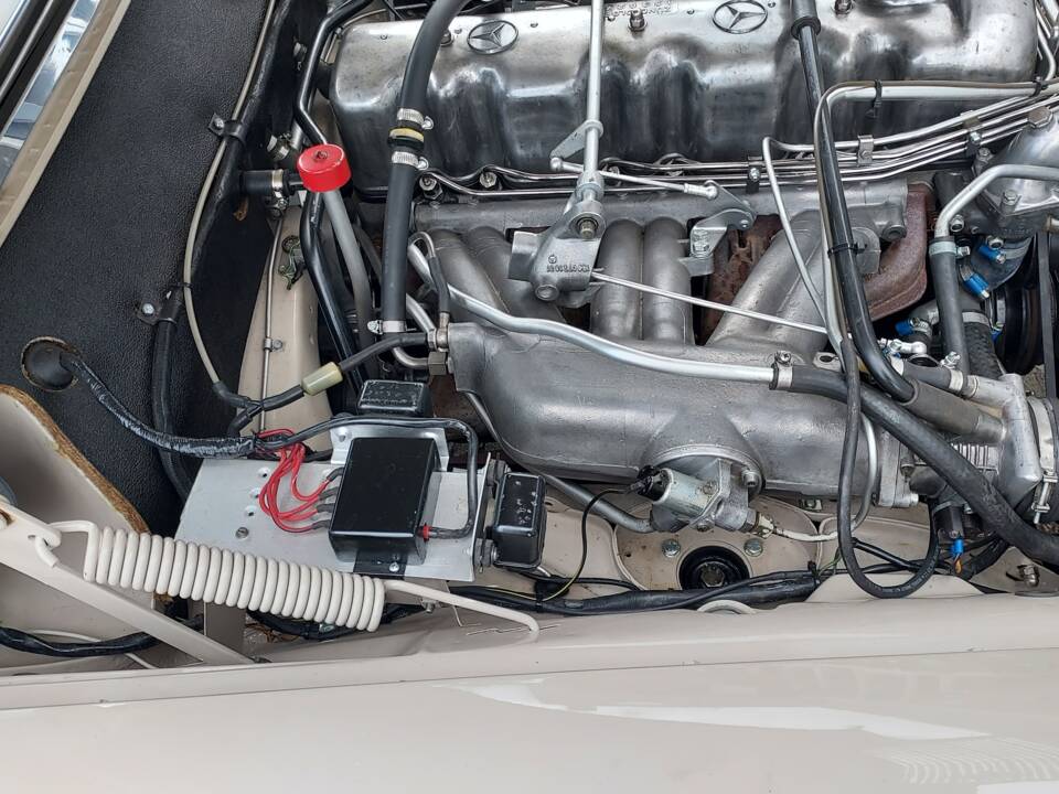 Bild 19/29 von Mercedes-Benz 280 SE (1968)