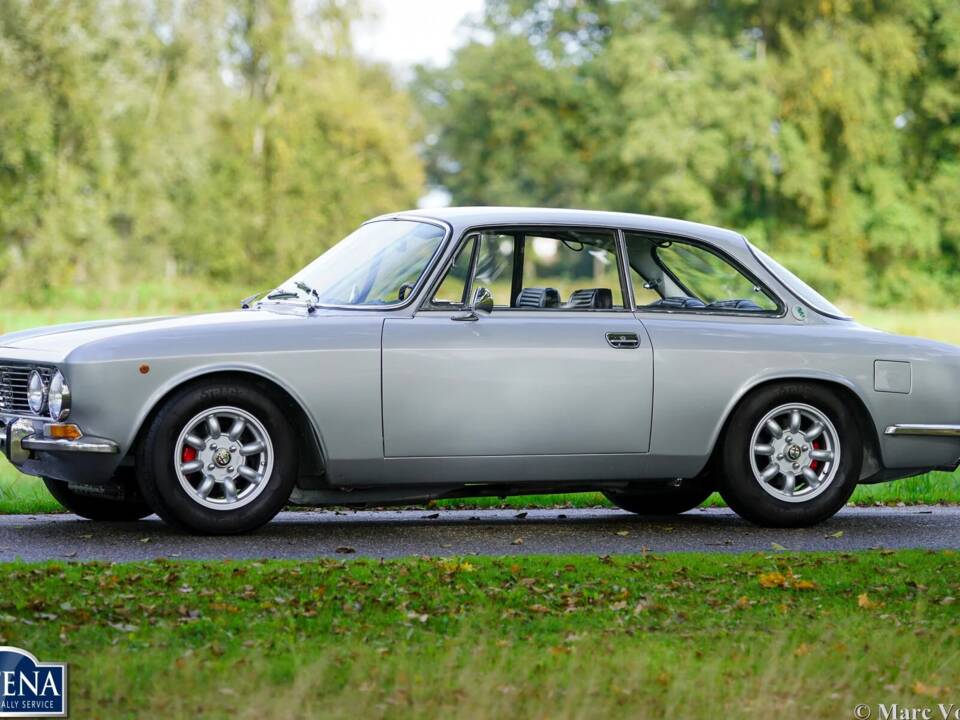 Bild 29/62 von Alfa Romeo 2000 GT Veloce (1974)