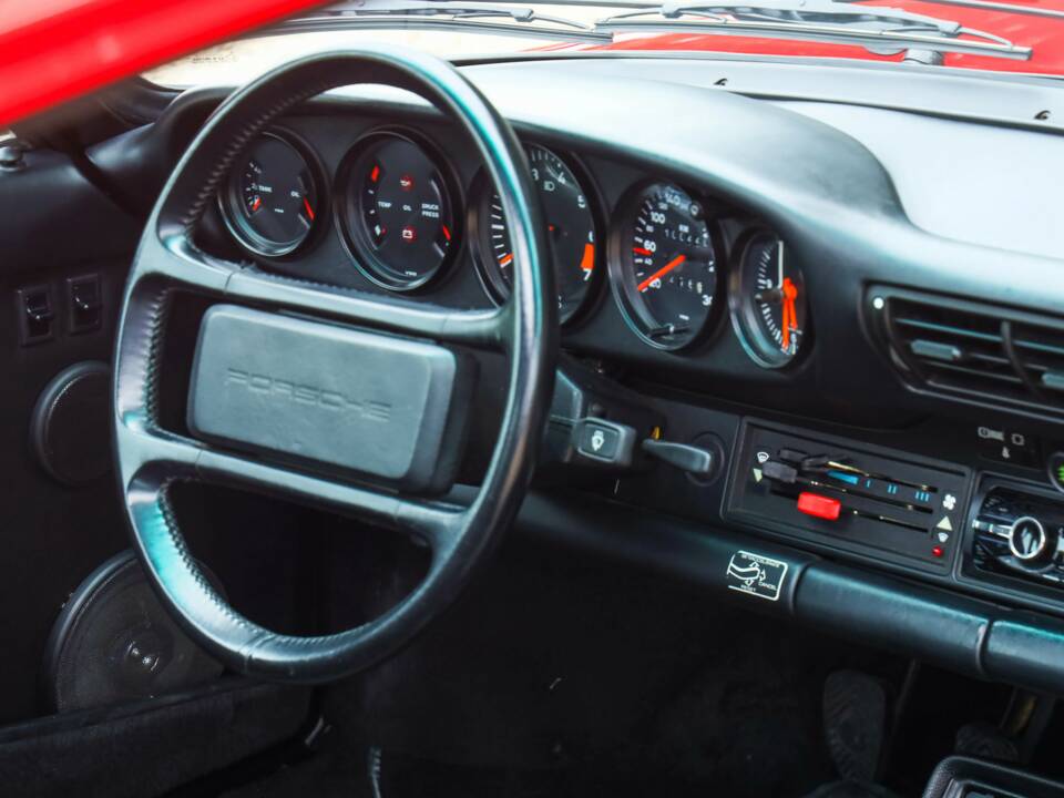 Afbeelding 26/50 van Porsche 911 Carrera 3.2 (1988)