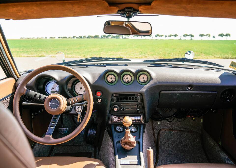 Image 2/8 of Datsun 240 Z (1972)