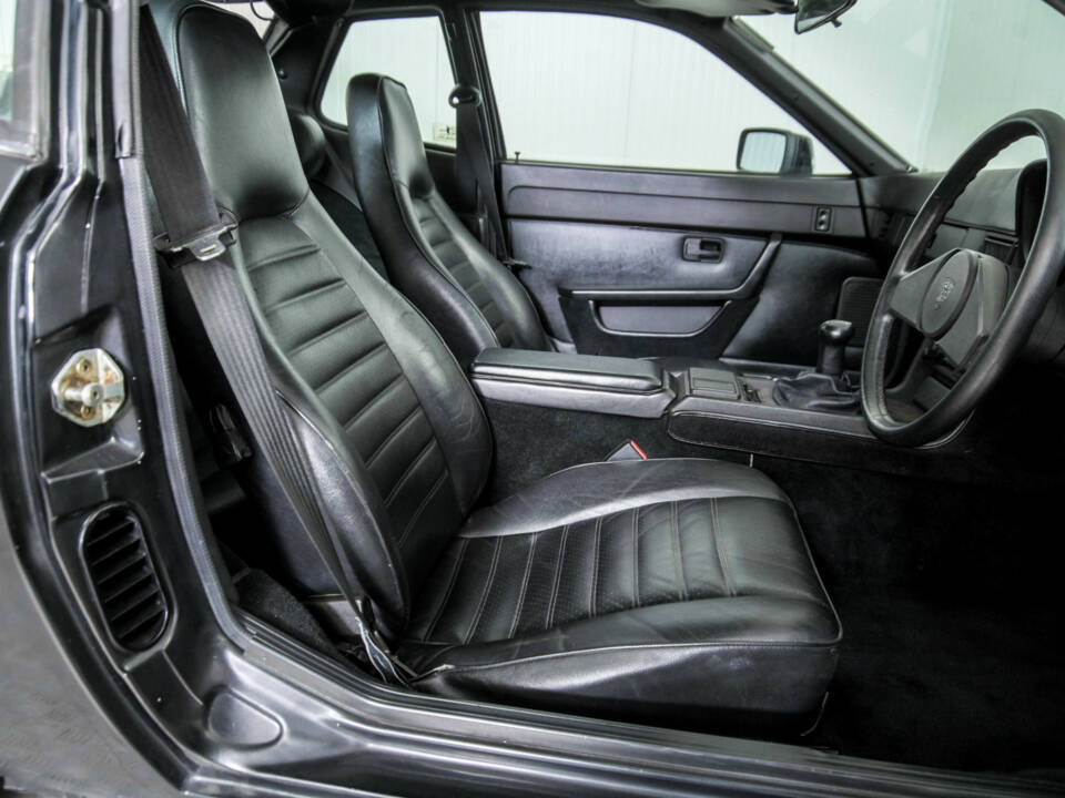 Immagine 30/50 di Porsche 924 S (1986)