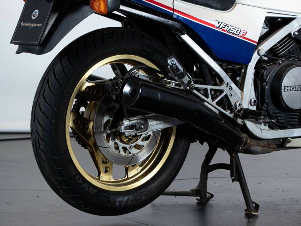 Image 30/50 de Honda VF 750 (1983)
